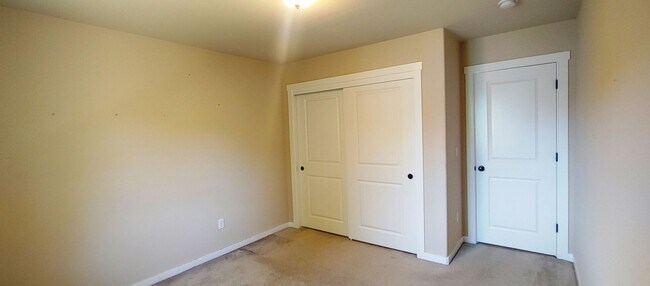 Building Photo - Beautiful Bull Mountain 4 Bedroom 2 1/2 Bath Home Just a Block from the Community Pool and Park!