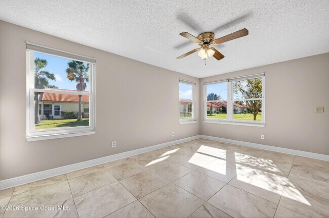 Building Photo - 737 Green Valley Ln