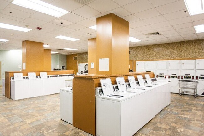 Building Photo - 1 Bedroom / 1 Bathroom in The Grand Ohio! ...