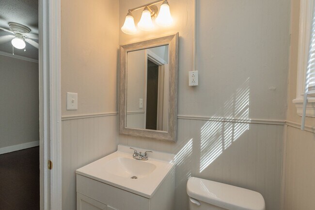 Building Photo - $1,200 - 3 bed/2 bath house for rent in Midtown Augusta, with fenced back yard