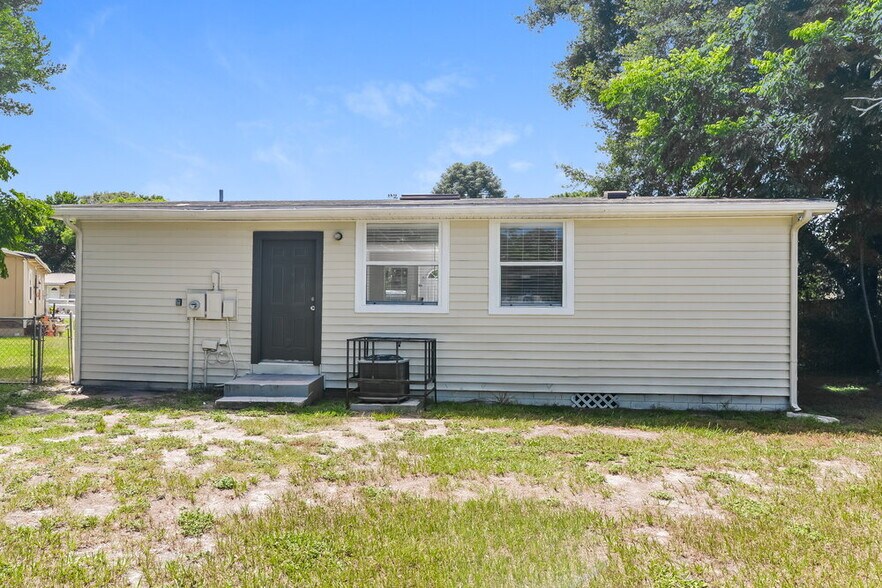 Building Photo - 542 Colonnades Cove