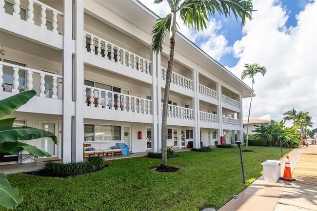 Building Photo - 2881 NE 32nd St