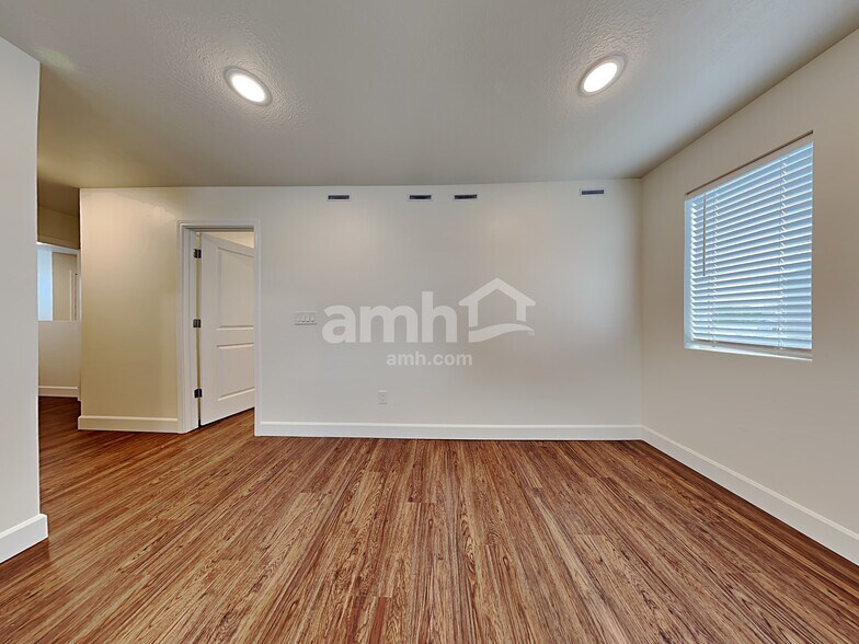 Building Photo - 211 Allen Ln
