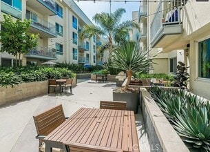 Building Photo - 12655 Bluff Creek Dr