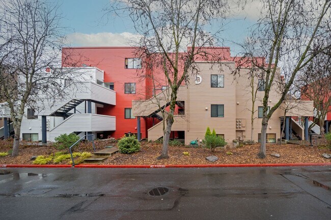 Building Photo - 720 NW Naito Pkwy