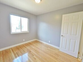 Building Photo - 5306 Bayview Ave