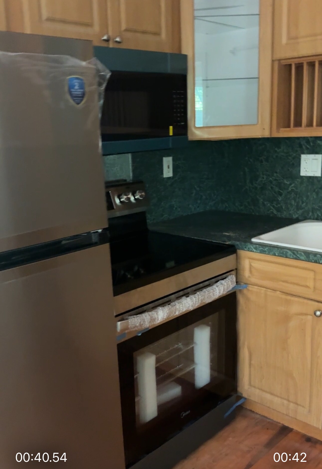 New appliances in kitchen - 12110 NE 11th Pl