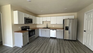 Building Photo - Valley View Estates C