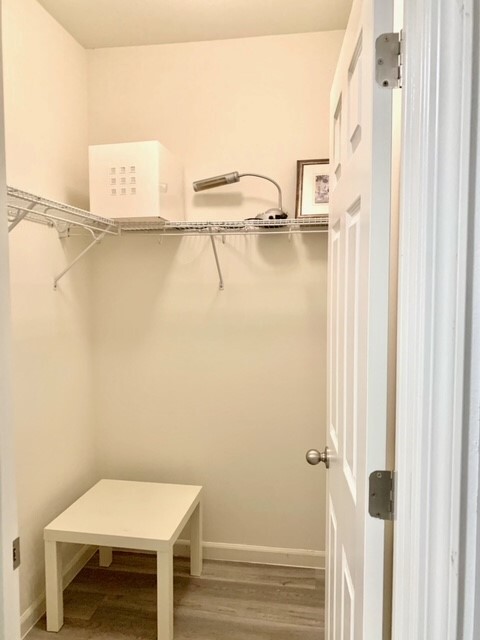 walking closet - 1848 Snell Pl