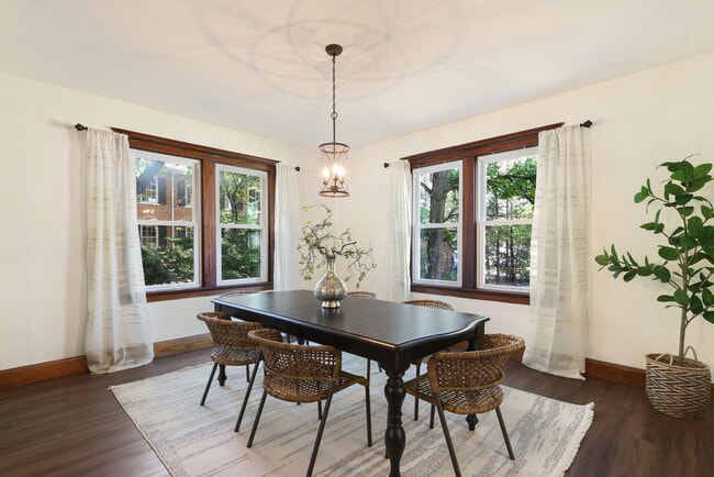 Building Photo - 401 S Buchanan St