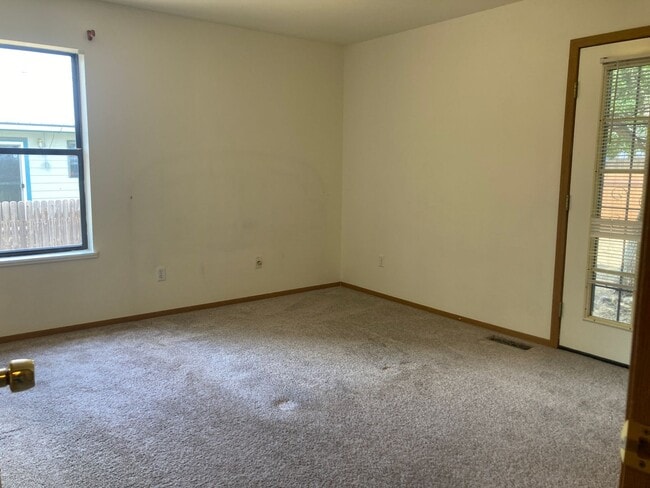 Building Photo - 179 Hermosa Cir