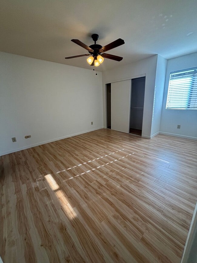 Building Photo - Amazing Spacious 2 Bedroom Condo in the He...