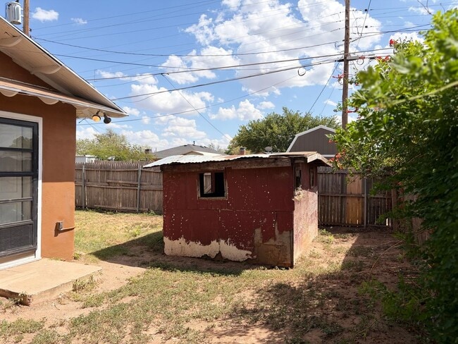 Building Photo - 3111 Amherst St