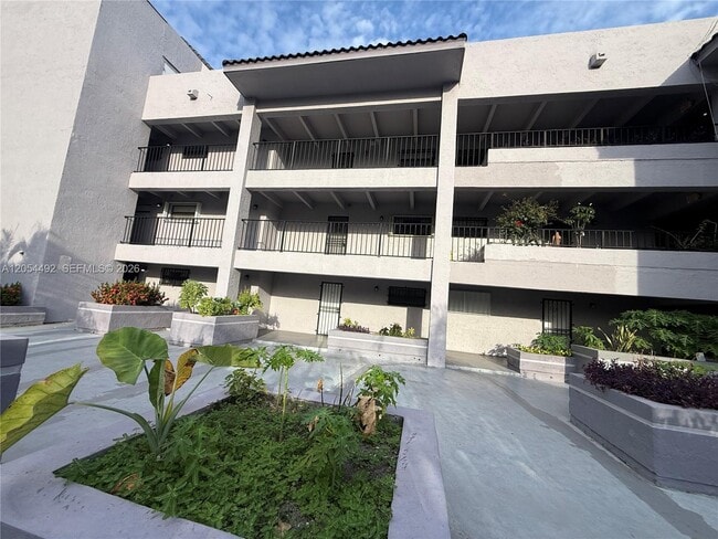 Building Photo - 777 SW 9th Ave