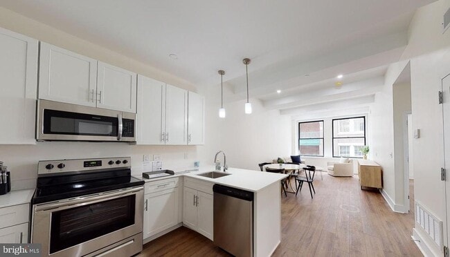 Building Photo - 150 S Independence Mall W