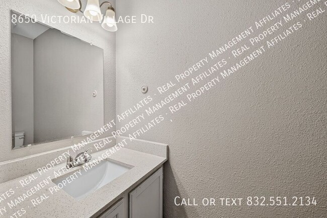 Building Photo - 8650 Victorian Village Dr