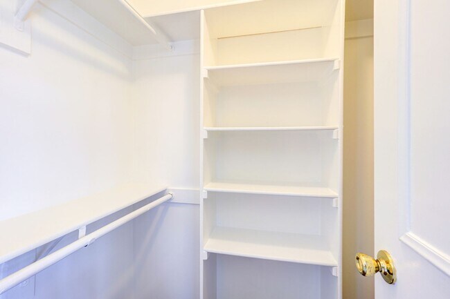 Building Photo - Beautiful 2-Bedroom 2-Bathroom Condo with Loft In The Heart of Germantown