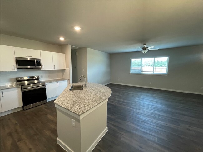 Building Photo - 9801 Grosbeak Ln