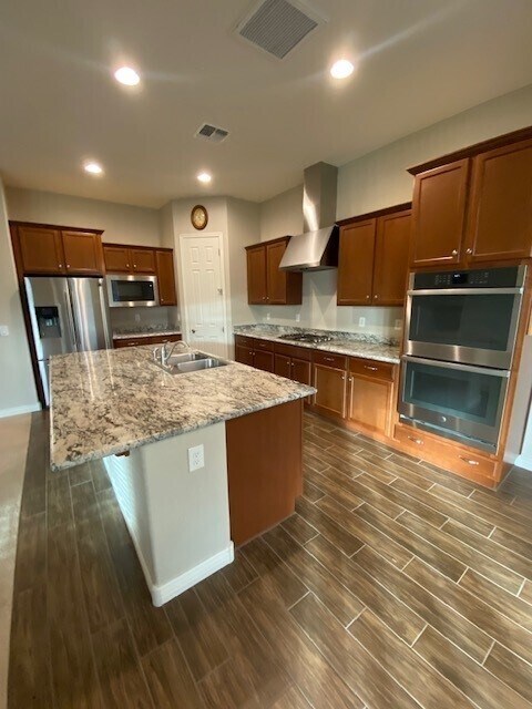 Building Photo - 10245 W Pinnacle Vista Dr
