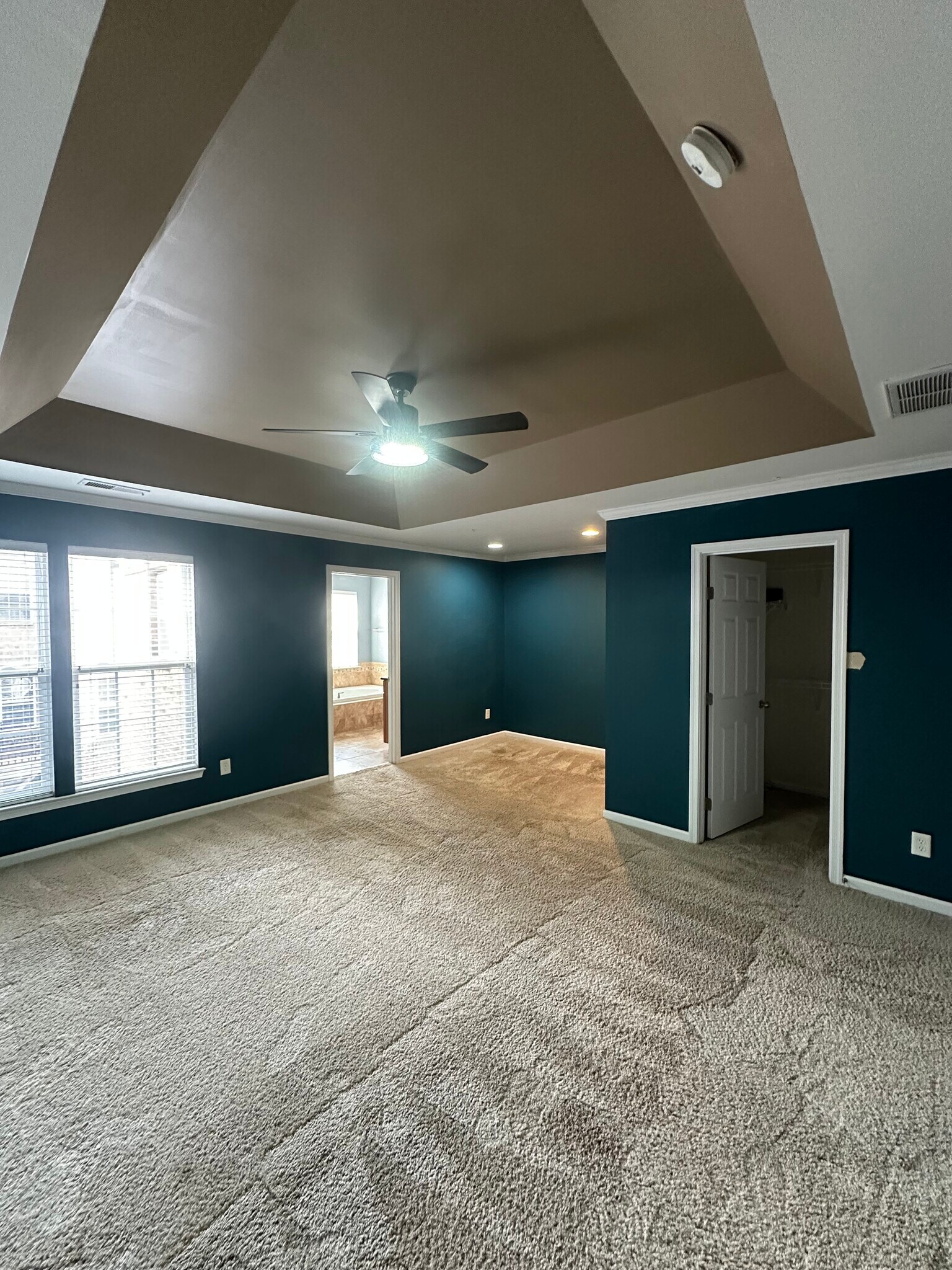 Building Photo - 239 Lincoln St