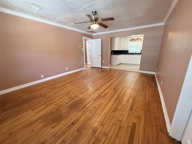 Building Photo - 5424 Nightingale Dr