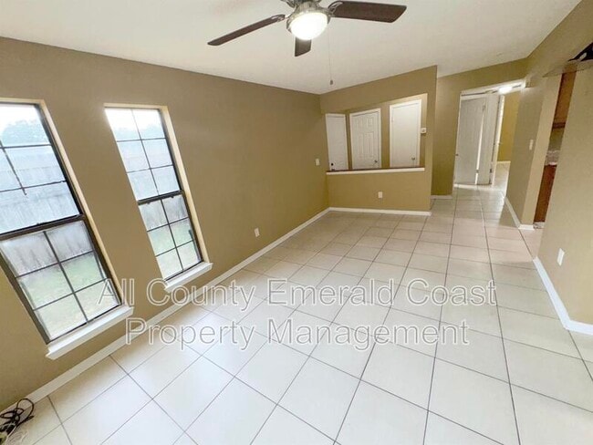 Building Photo - 875 Fairview Dr