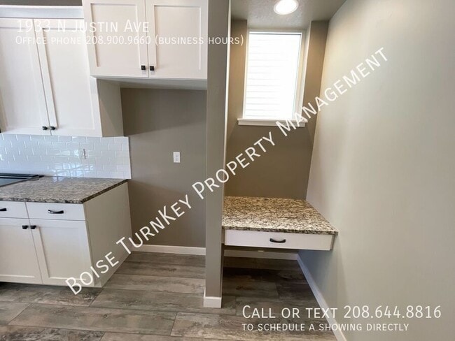 Building Photo - 1933 N Justin Ave