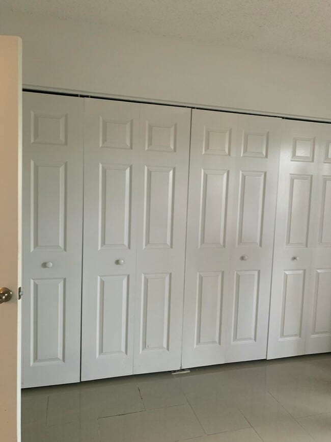 Building Photo - 7 Suffolk A