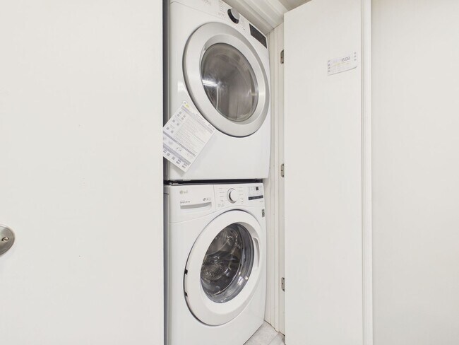 Building Photo - 1017 N Front St