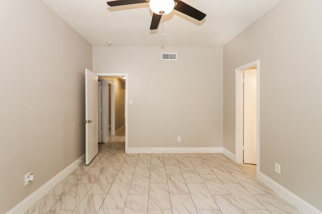 Building Photo - 15422 Pebble Lake Dr