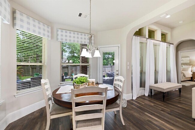 Building Photo - 19 Cohasset Pl