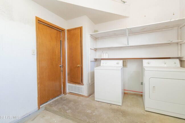 Building Photo - 12056 Bellows Ct