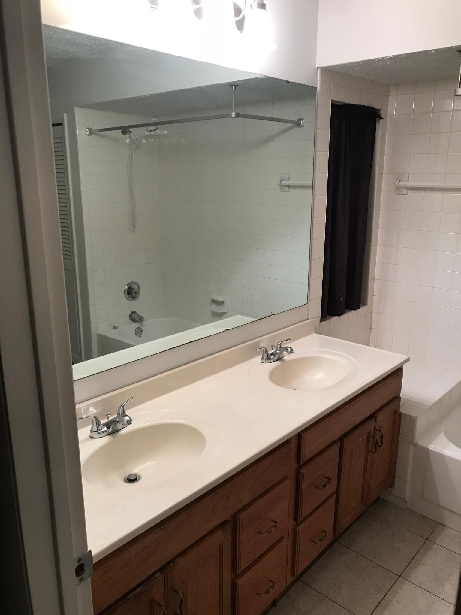 Master bathroom vanity - 197 Sugarwood Ln