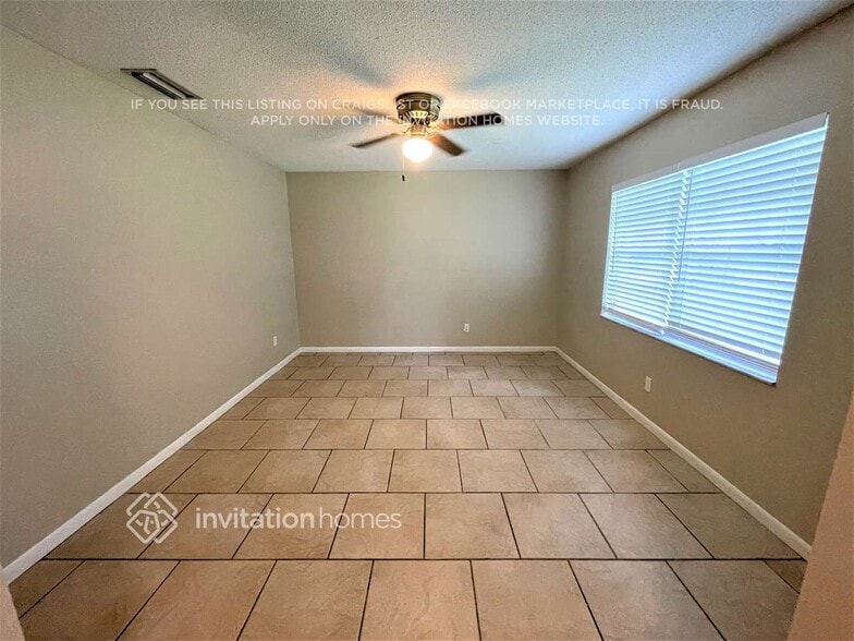 Building Photo - 6115 Donegal E