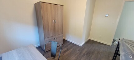 Building Photo - Single Bed Available Newly Renovated Build...