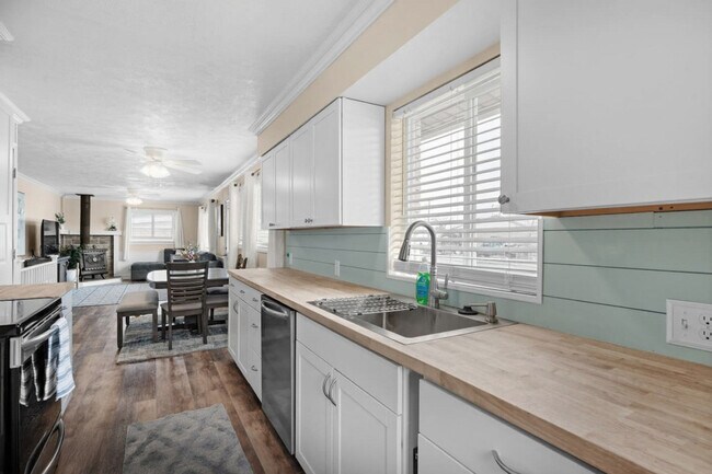 Building Photo - 428 Edwards Ave