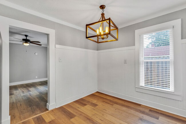 Building Photo - 1108 Oshaughnessy Ave NE