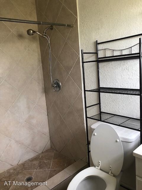 Building Photo - 5 br, 2 bath House - 3801 NW 4 PL