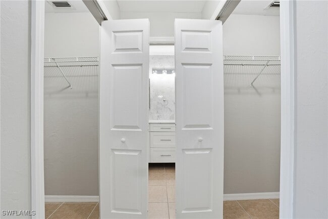 Building Photo - 4421 SW 14th Pl