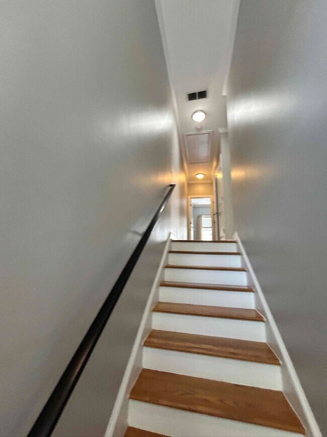Building Photo - Elegant Intown Living in Carlyle Park – Beautiful 3BR/3.5BA Townhome