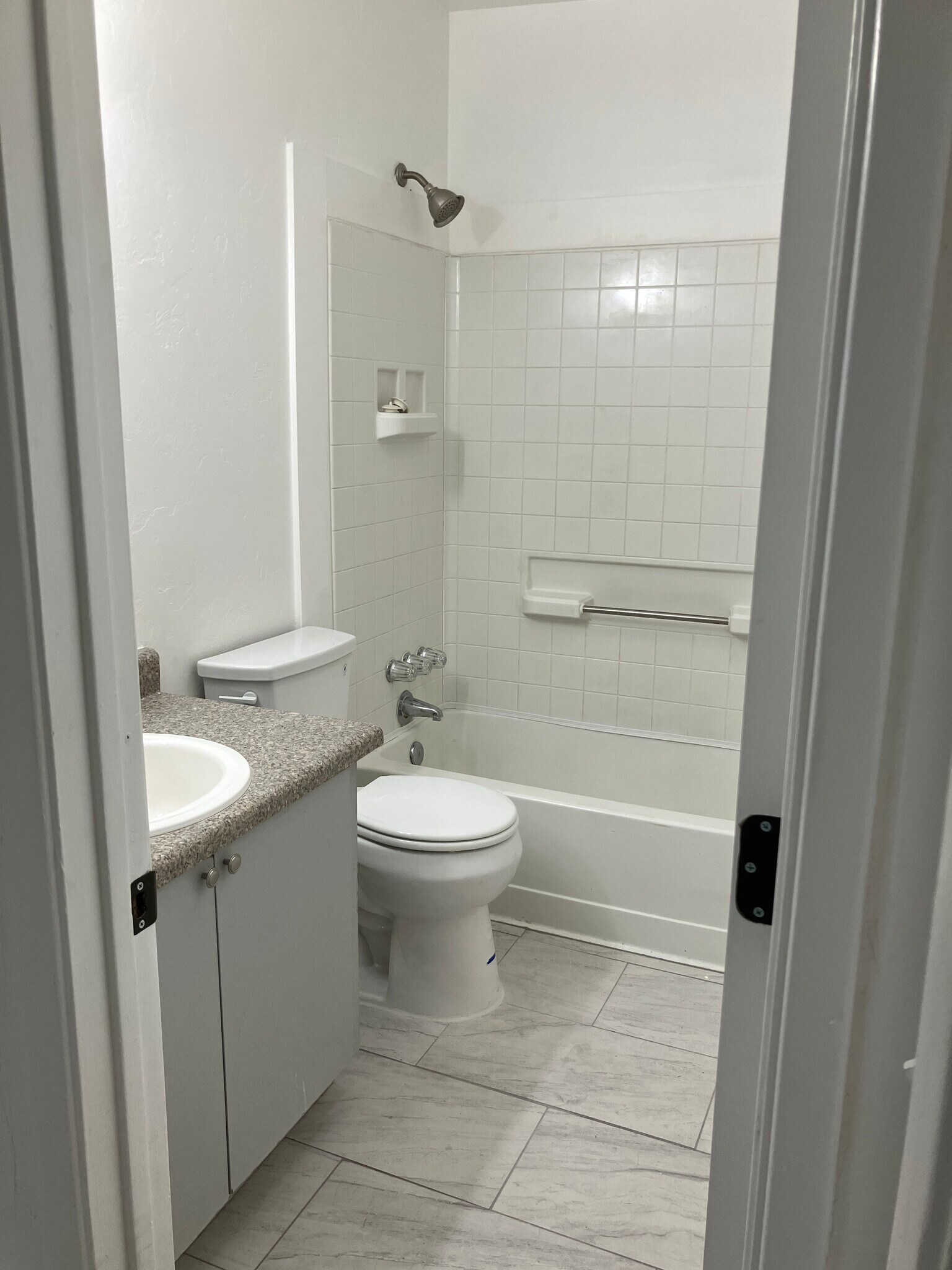 Building Photo - 2832 N Sparkman Blvd