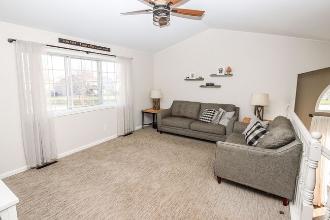 Building Photo - Beautiful newly remodeled home in quiet Sa...
