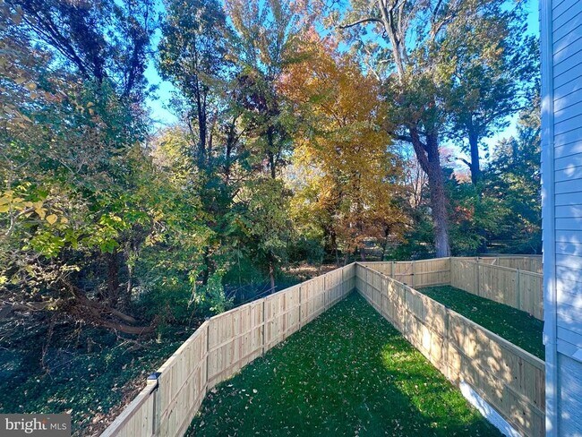 Building Photo - 635 Upland Pl