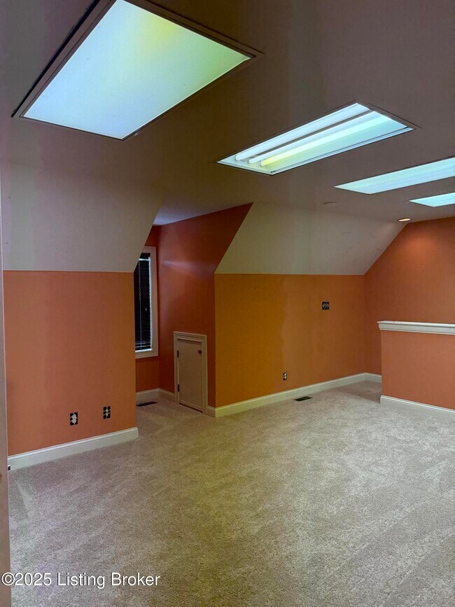 Building Photo - 3976 Shelbyville Rd