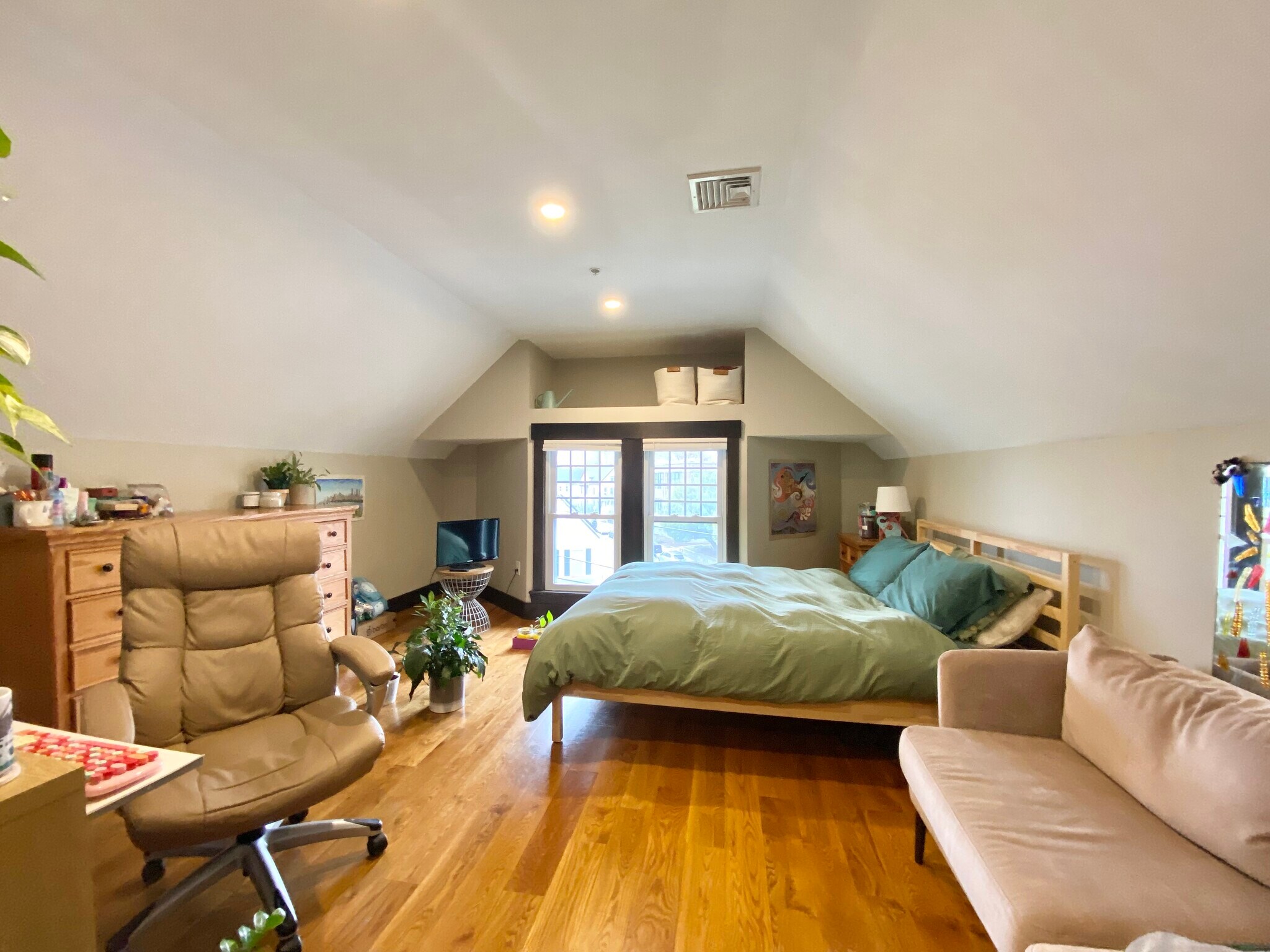 Building Photo - 46 Creighton St