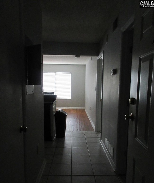 Building Photo - 1600 Park Cir