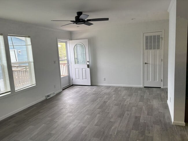 Building Photo - 13885 Bunratty Ave