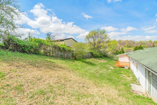 Building Photo - 182 Megan Ln