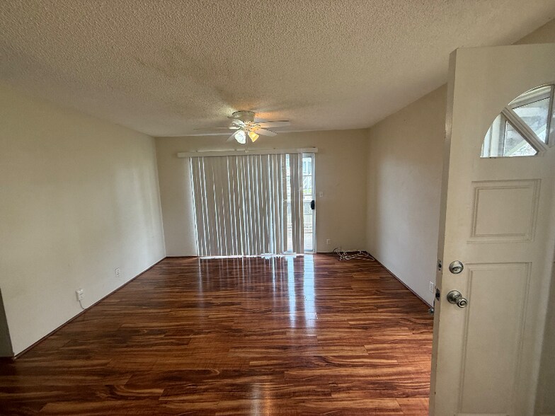 Building Photo - 94-1419-1419 Polani St