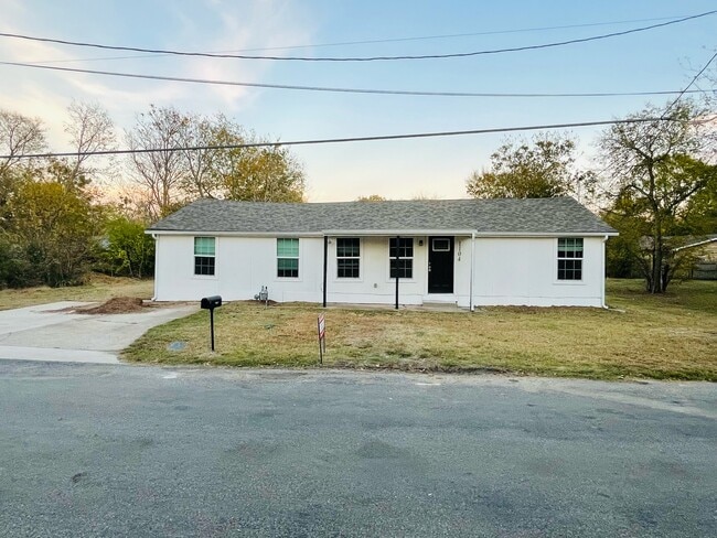 Building Photo - 1104 Evans St